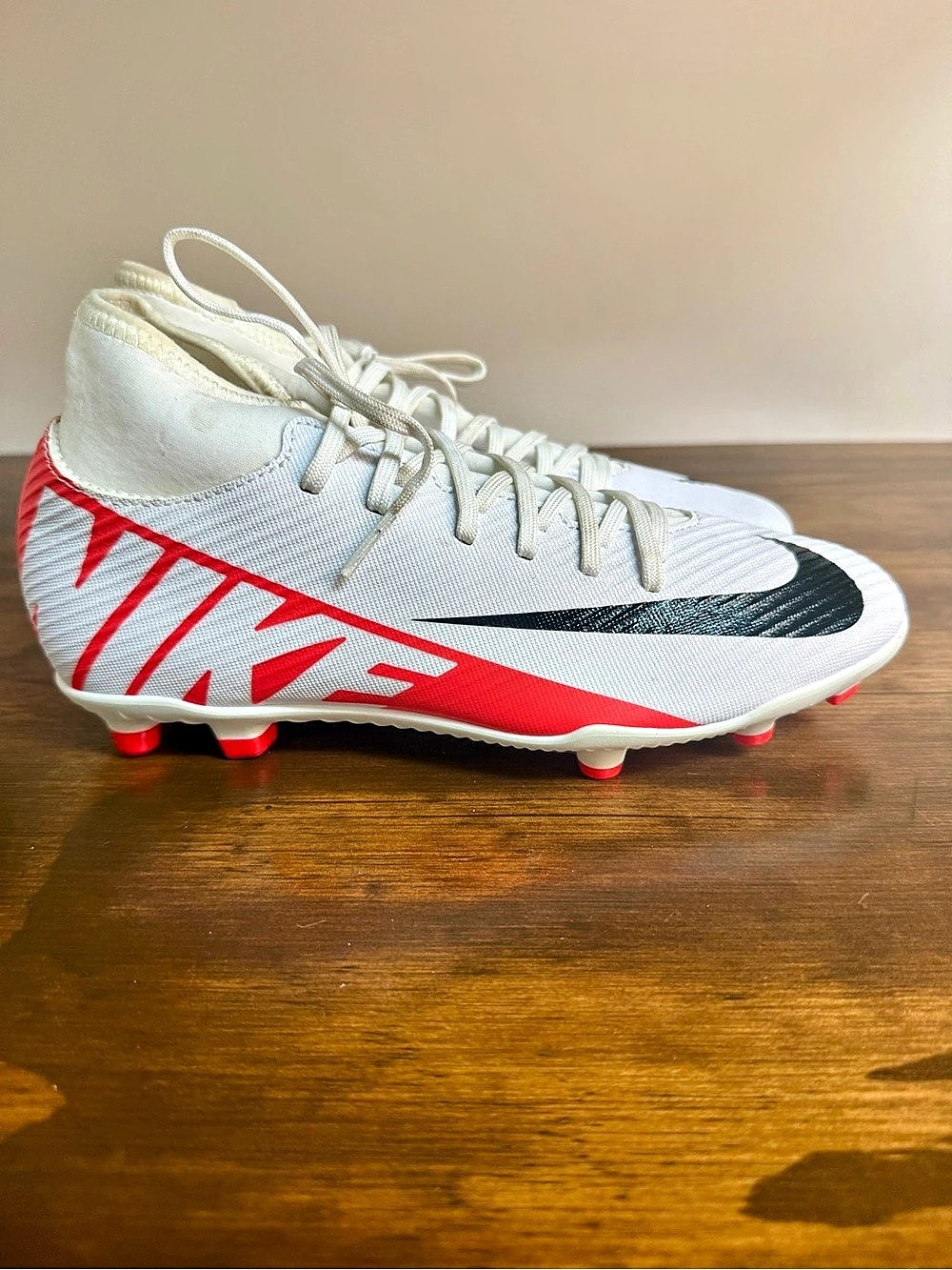 Men’s Size 6.5 Nike Mercurial Superfly 9 Club Cleats White & White